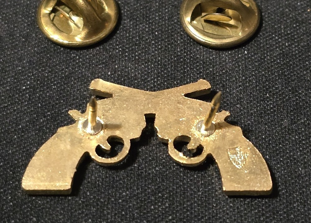 Crossed Revolvers Pin