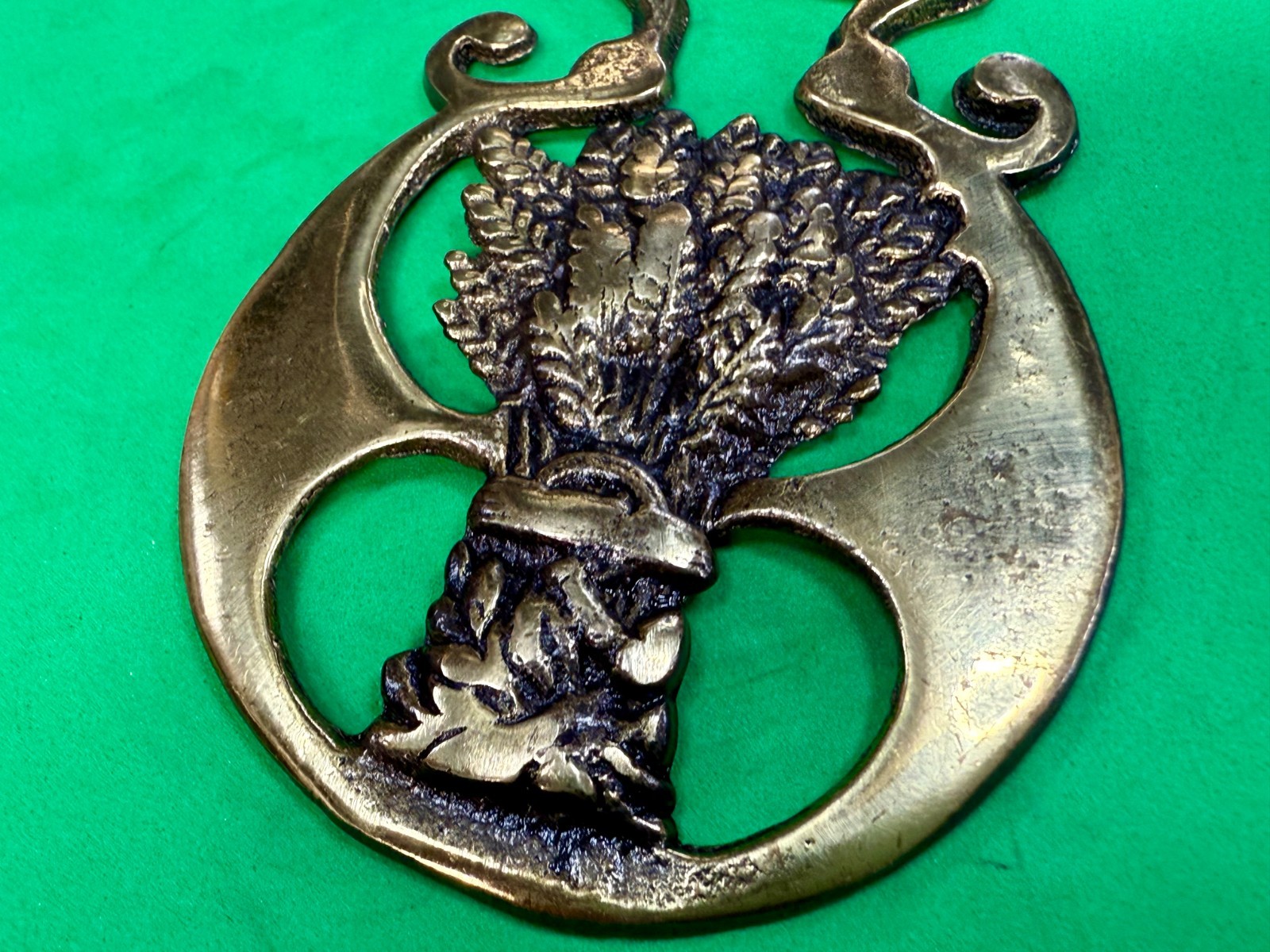 Tied Wheatsheaf Openwork Frame Bridle Harness Horse Saddle Medallion