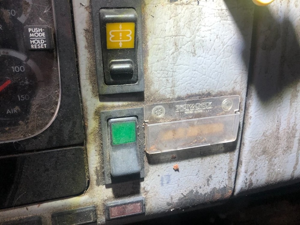 Freightliner FL70 SWITCH Dash Panel - Used | P/N 6806893453