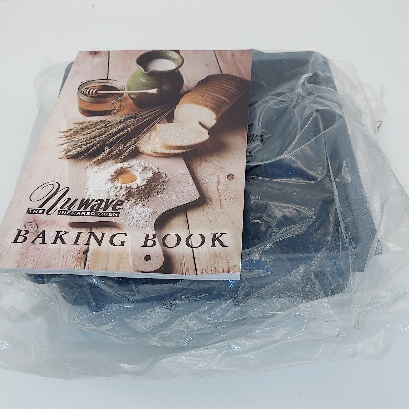 Nuwave Silicone Bakeware Set 8x8 Baking Pan Model 22111 with Baking Book NEW