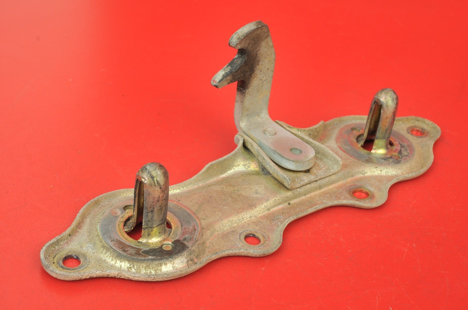 1986 Honda TRX250R TRX 250R Seat Mount Bracket Latch Tank Holder