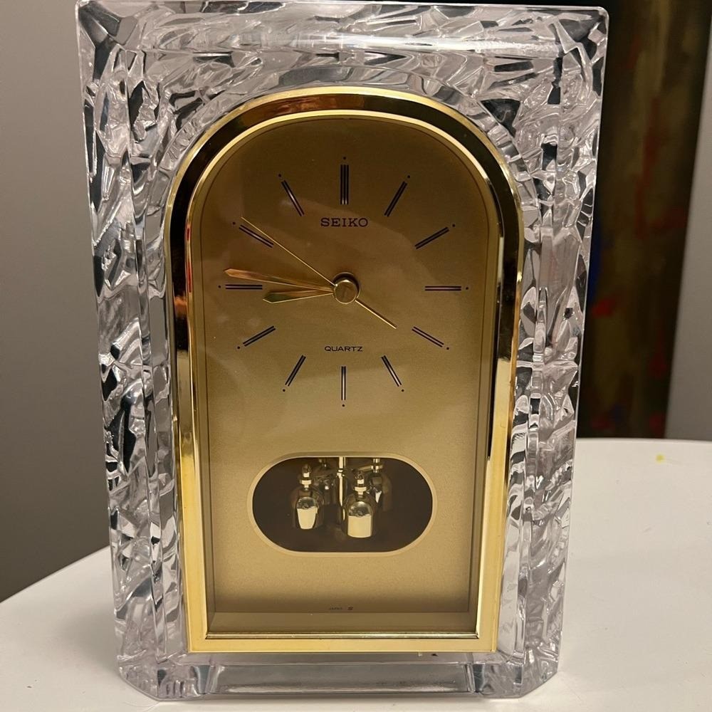 SEIKO VINTAGE crystal spinning pendulum Mantle Clock golden dial
