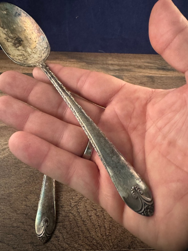 Lot of 2 Dinner Spoons Wm Rogers & Son Exquisite Pattern Silverplated