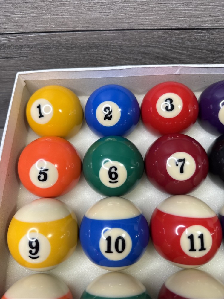 PROFESSIONAL POOL BALL SET ---NEW