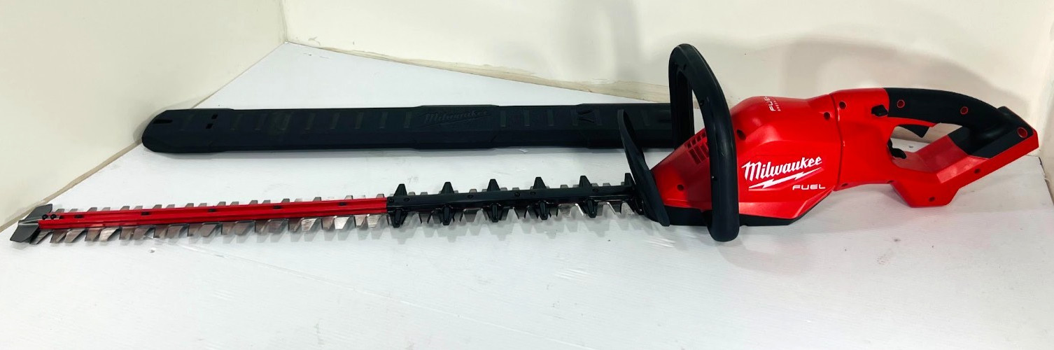 Milwaukee M18 FUEL 30" Hedge Trimmer 3034-20 ***Tool Only****