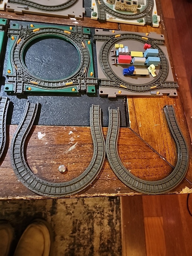 2004 2005 Basic Fun XTS Expandable Train System tracks cars