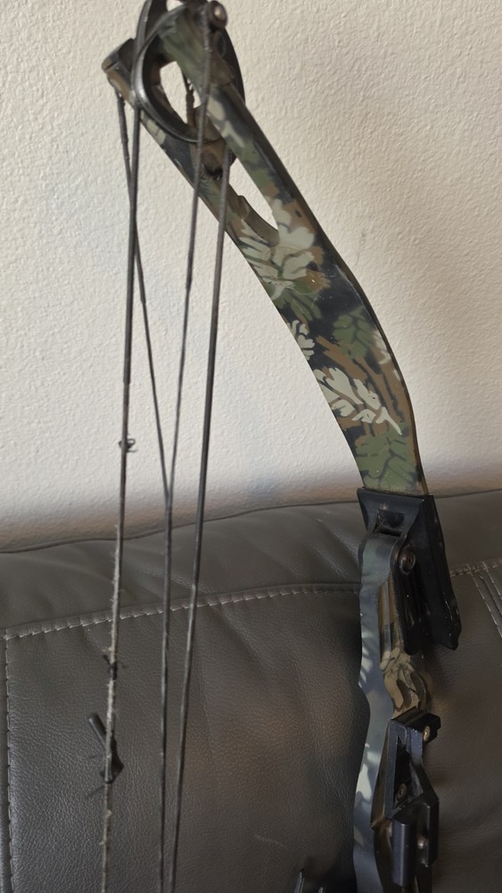 PSE Mach 6 Compound Bow, RH, W/Cobra Stabilizer - Camo
