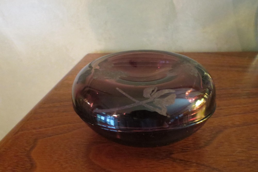 Amethyst Etched Iris Pattern Covered Powder Jar