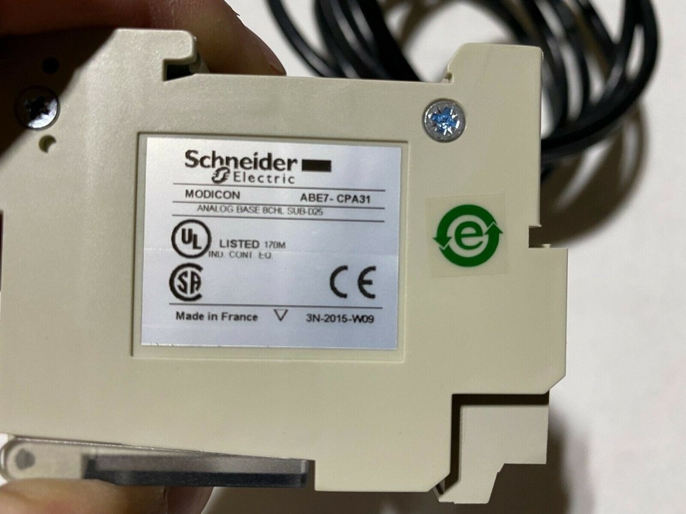 Schneider ABE7-CPA31 PV01 Analog Input Module 8 Isolated Inputs 24VDC w/Cable
