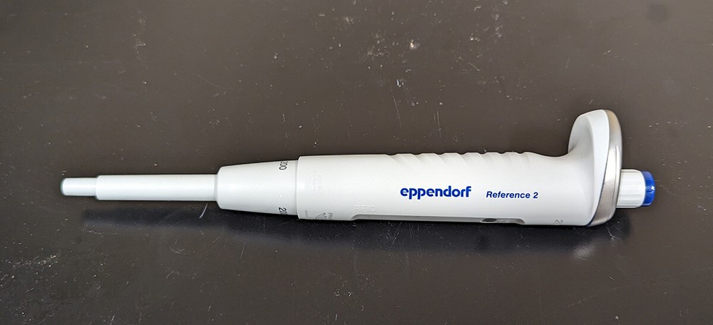 Eppendorf Reference 2 Pipette Fixed 200uL Blue 4925000120