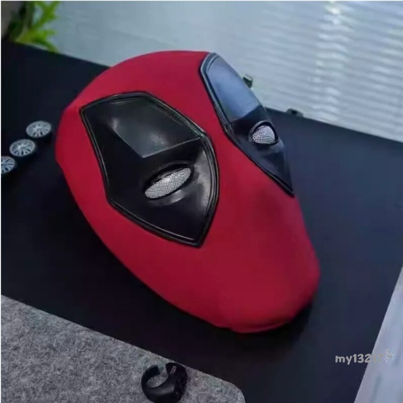 Marvel Deadpool Helmet Mask Movable Eye & Light Up Ring Remote Control Halloween