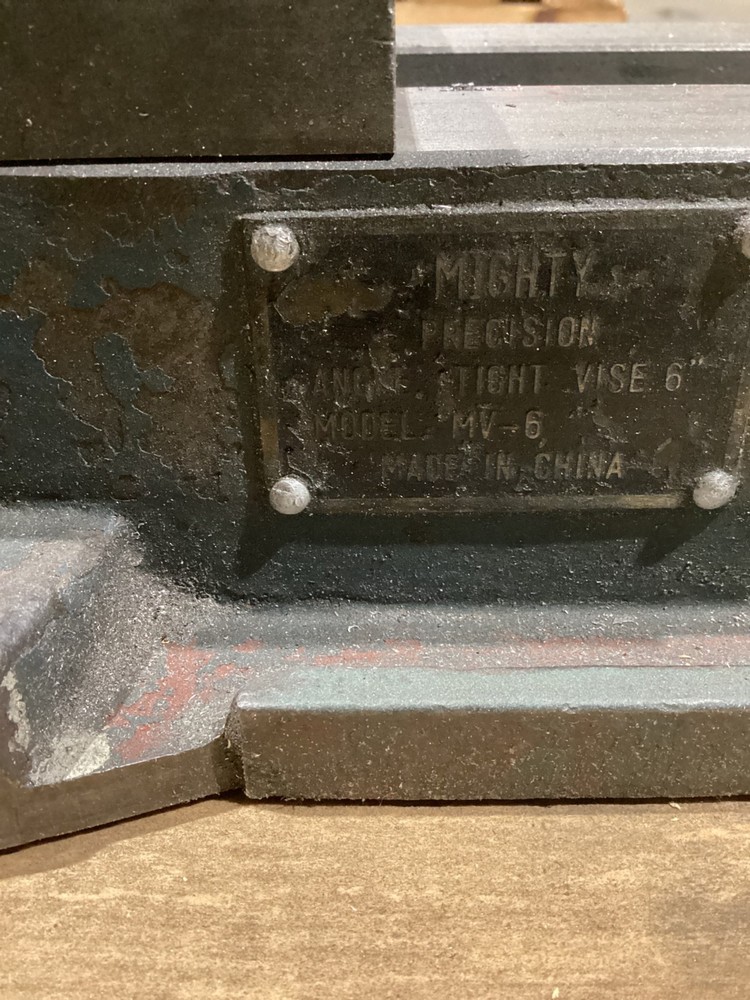 KURT D675 6" MACHINE VISE WITH HANDLE USED