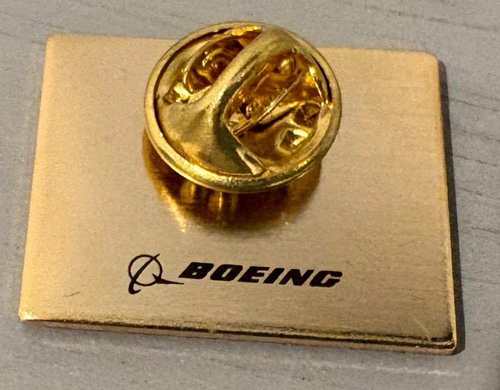 BOEING C-17 "GLOBEMASTER" LAPEL PIN