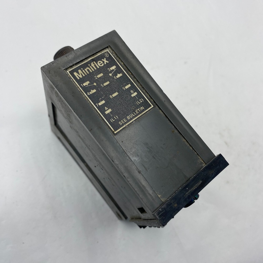 EAGLE SIGNAL CONTROLS MINIFLEX SERIES DA1312A3 SOLID-STATE TIMER 120V 🎯