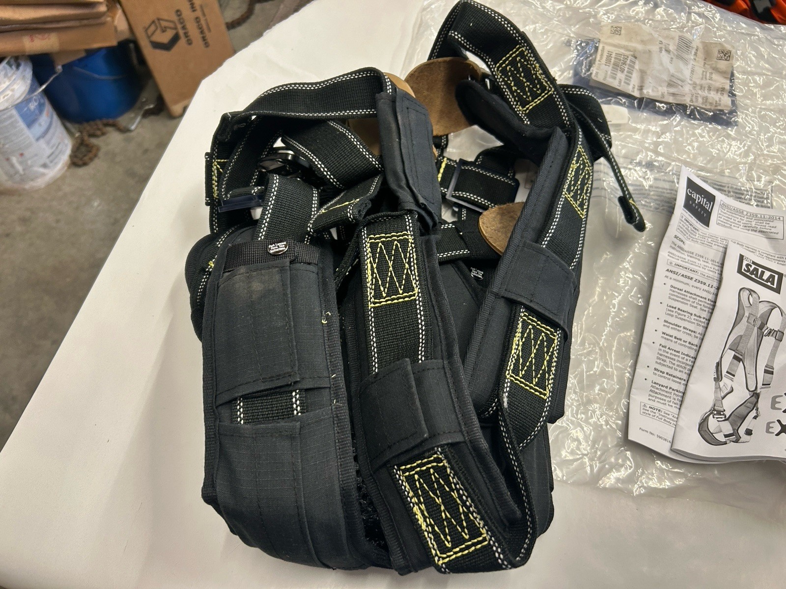 3M DMI-SALA 1100941 ExoFit XP Flash Safety Harness 310-lb Large. NEW IN BAG