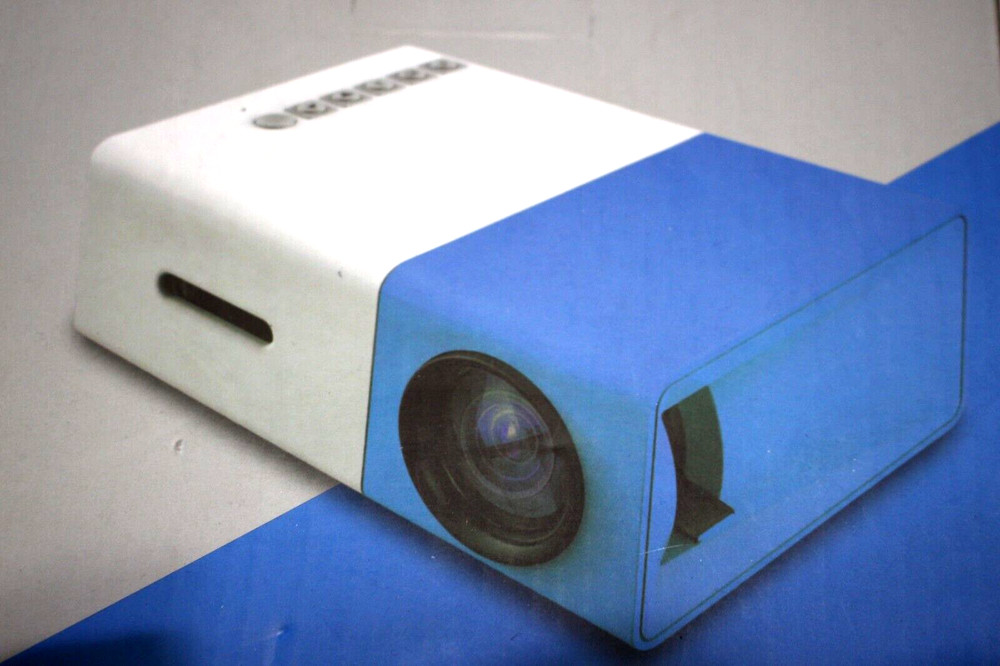 LED PROJECTOR COST-EFFECIENT HIGH RESOLUTION BLUE