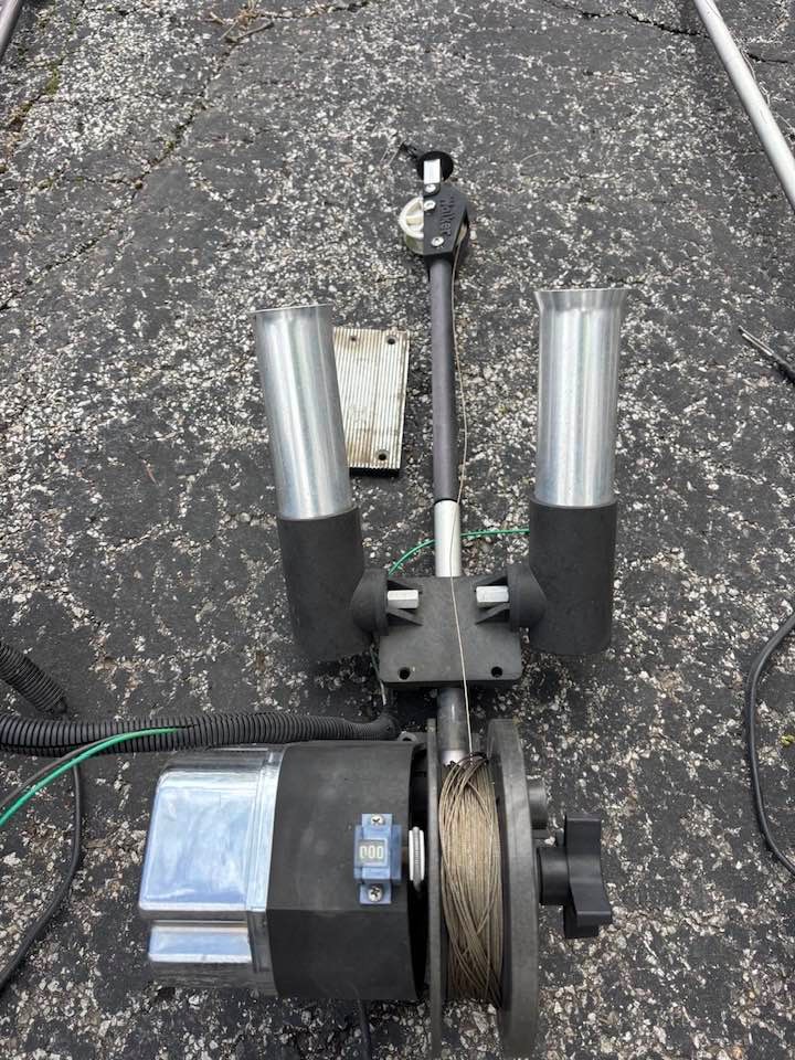 (4) Walker Electric Downriggers w/ Extension rods