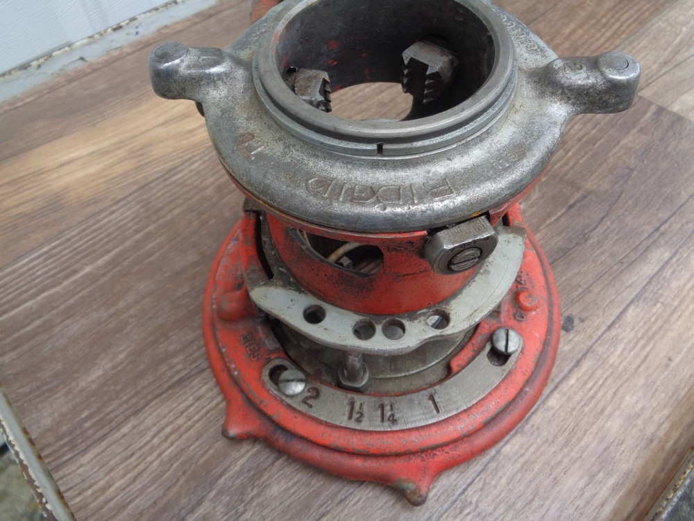 RIDGID 65-R Heavy-Duty Pipe Threader Tool 1"-2" Capacity