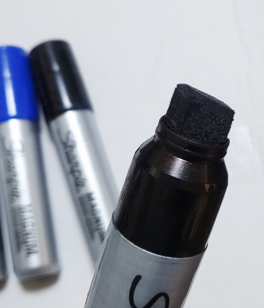Sharpie MAGNUM MARKERS Chisel Tip BLACK Blue Red
