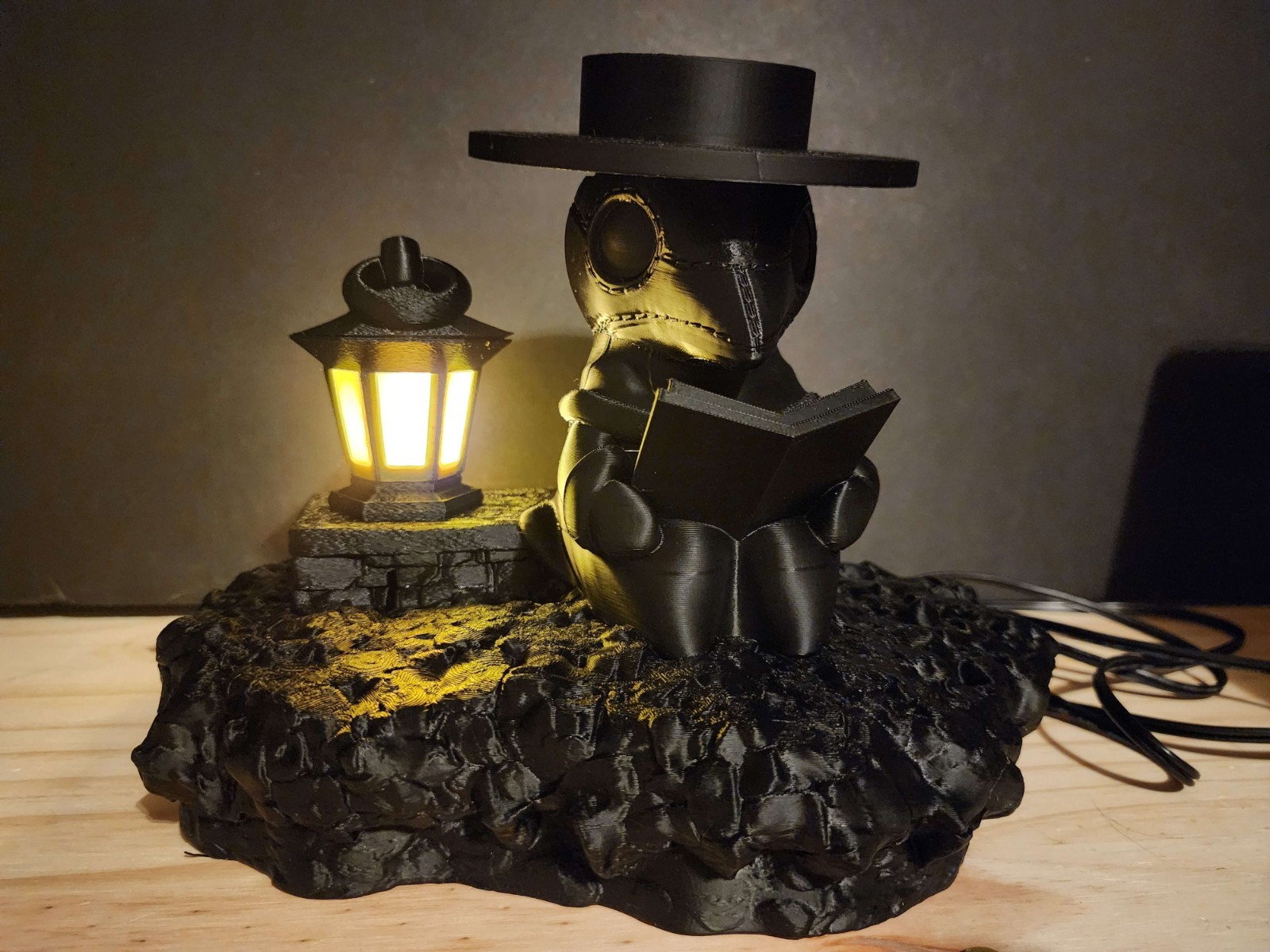 Plague Doctor Lamp – Gothic LED Night Light, Spooky Desk Decor