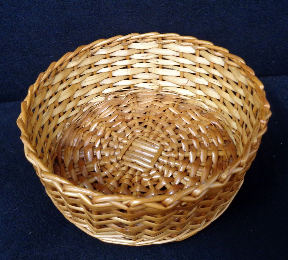 Shiny Honey 8" Round Wicker Basket