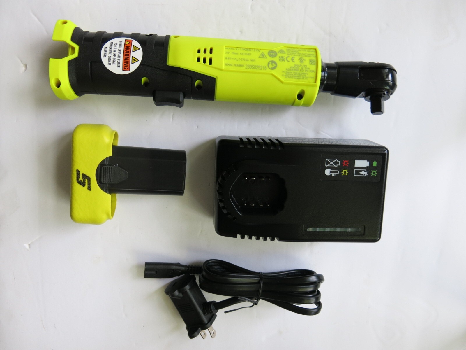 Snap On Tools 14.4v 3/8 Brushless Cordless Ratchet CTR861 with Battery & Charger