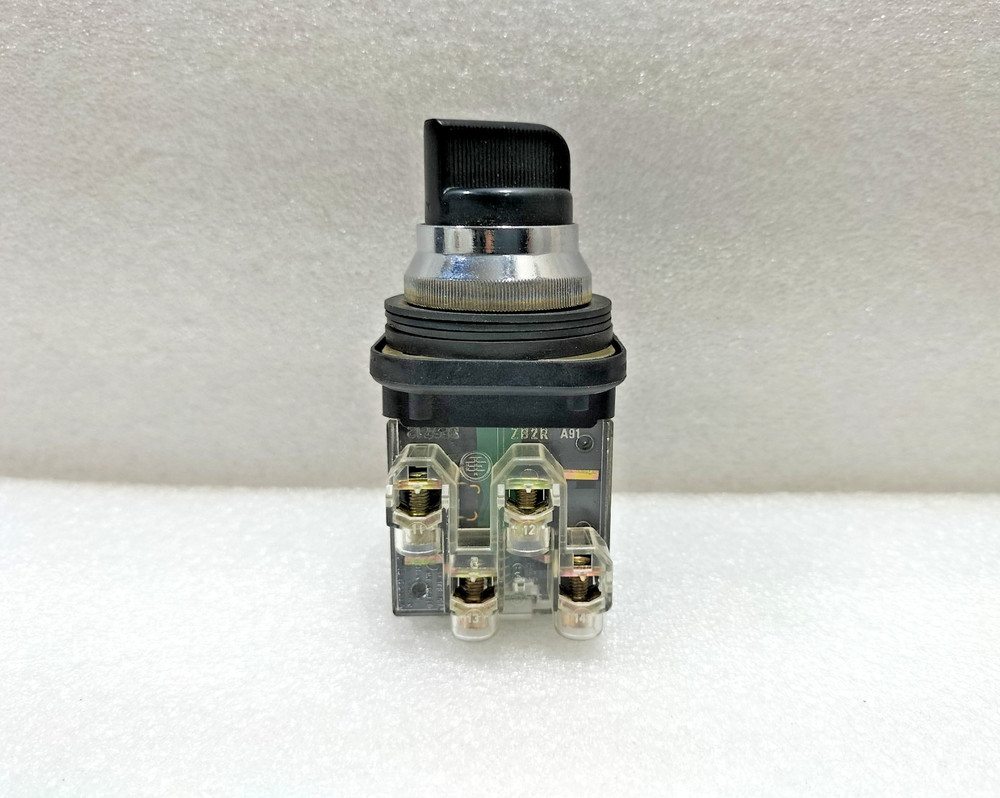 TELEMECANIQUE XB2 MD22 SELECTOR SWITCH 067705
