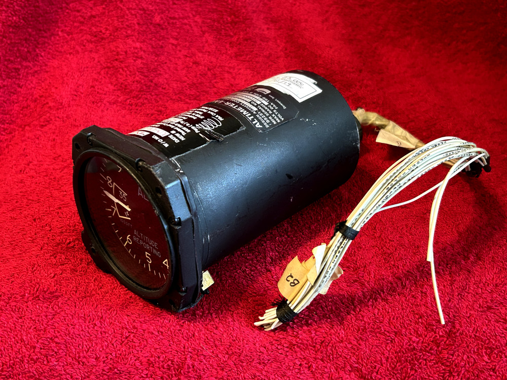 BENDIX ENCODING ALTIMETER P/N 99251-3252013-0601 WITH CONNECTOR