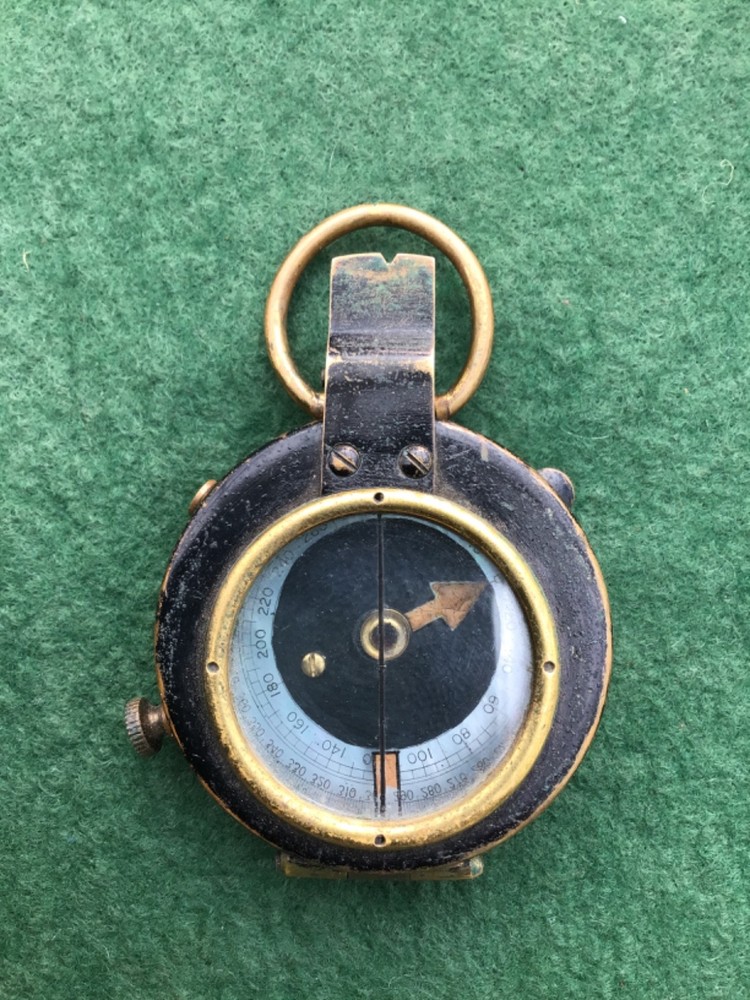 Vintage WW1 working compass dated 1917 in leather case also dated 1917