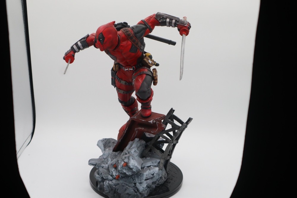 3D printed - resin - Deadpool Statue 1/6th scale
