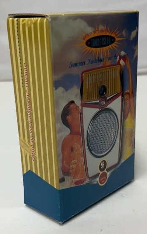 VINTAGE STYLE BEACH BOY RED AMFM TRANSISTOR RADIO 6Os RETRO WORKS GREAT & BOX