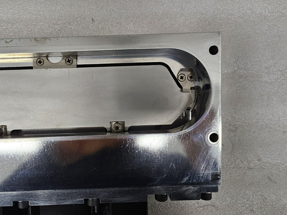 1PC VAT 02010-BA24-0001 Rectangular Gate Valve