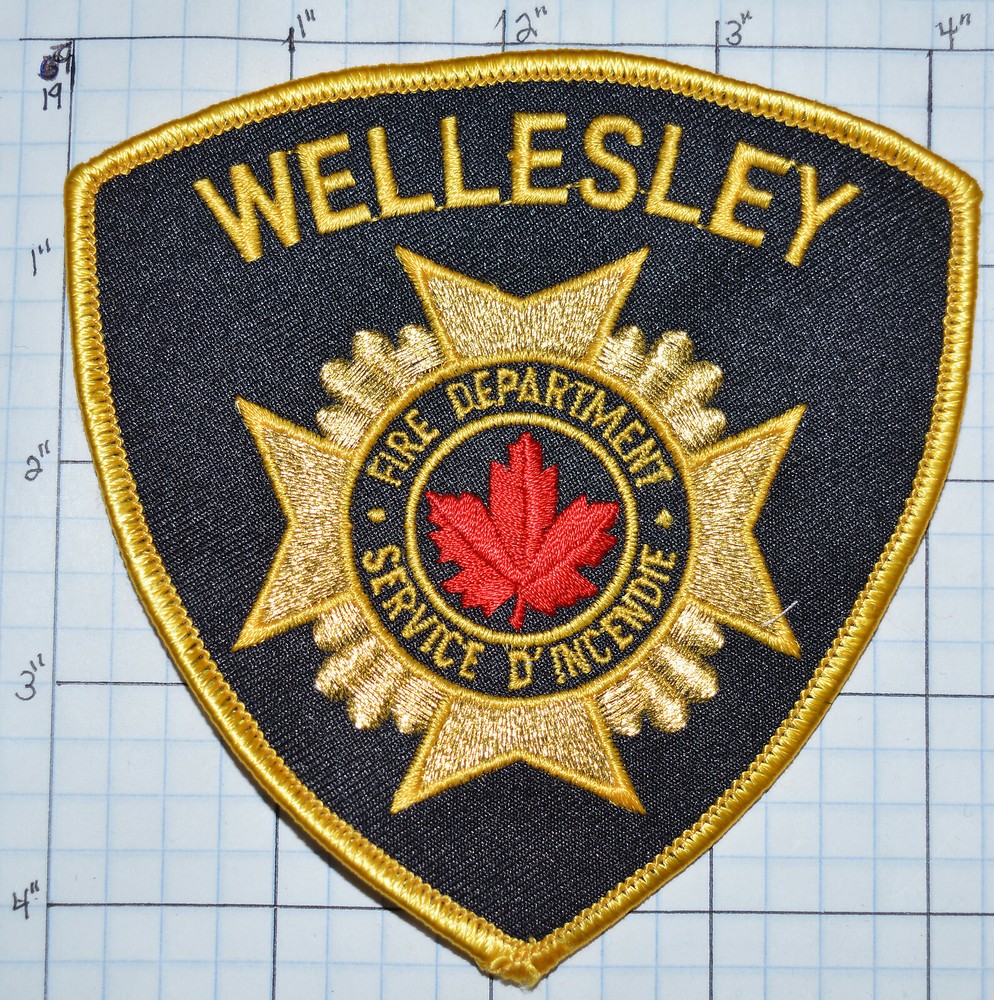 CANADA, WELLESLEY FIRE DEPT SERVICE D'INCENDIE PATCH