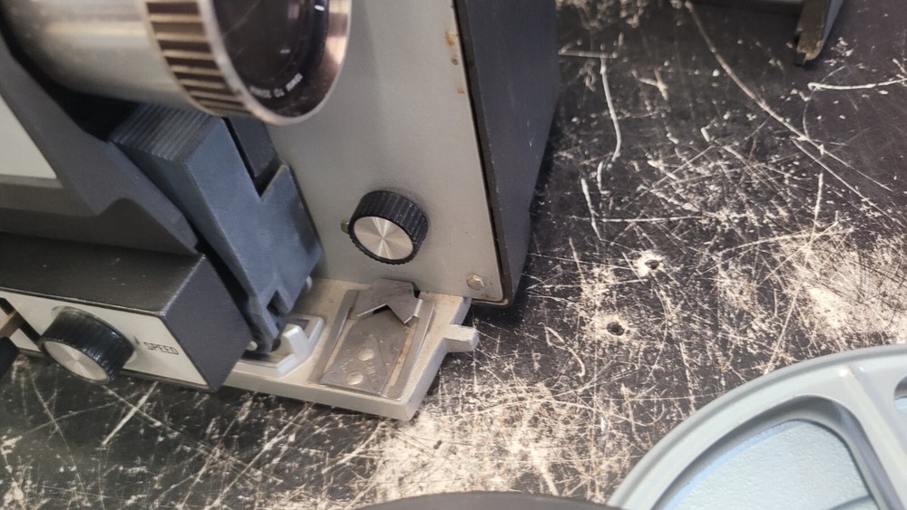 READ Bell & Howell Compatible 8 mm/Super 8 Autoload projector Model 466A READ