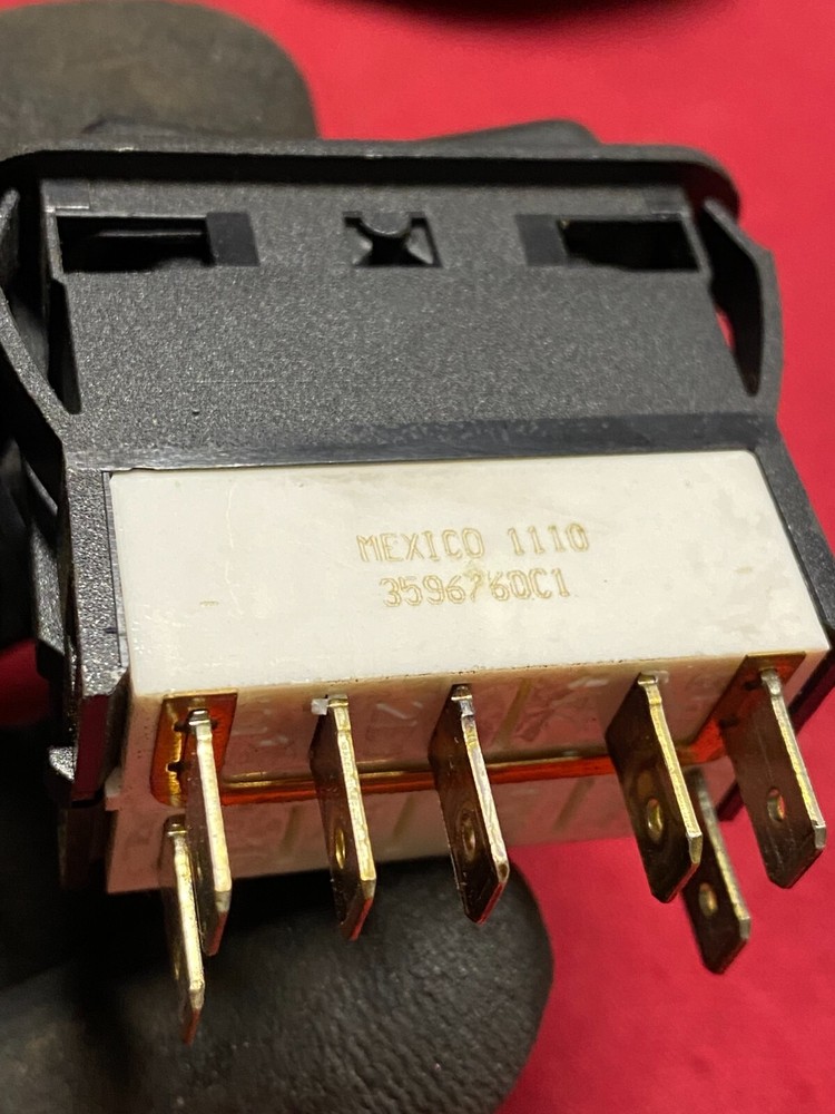 International PROSTAR FLOOR LIGHT , SLEEPER DOME SWITCH 3596760C1