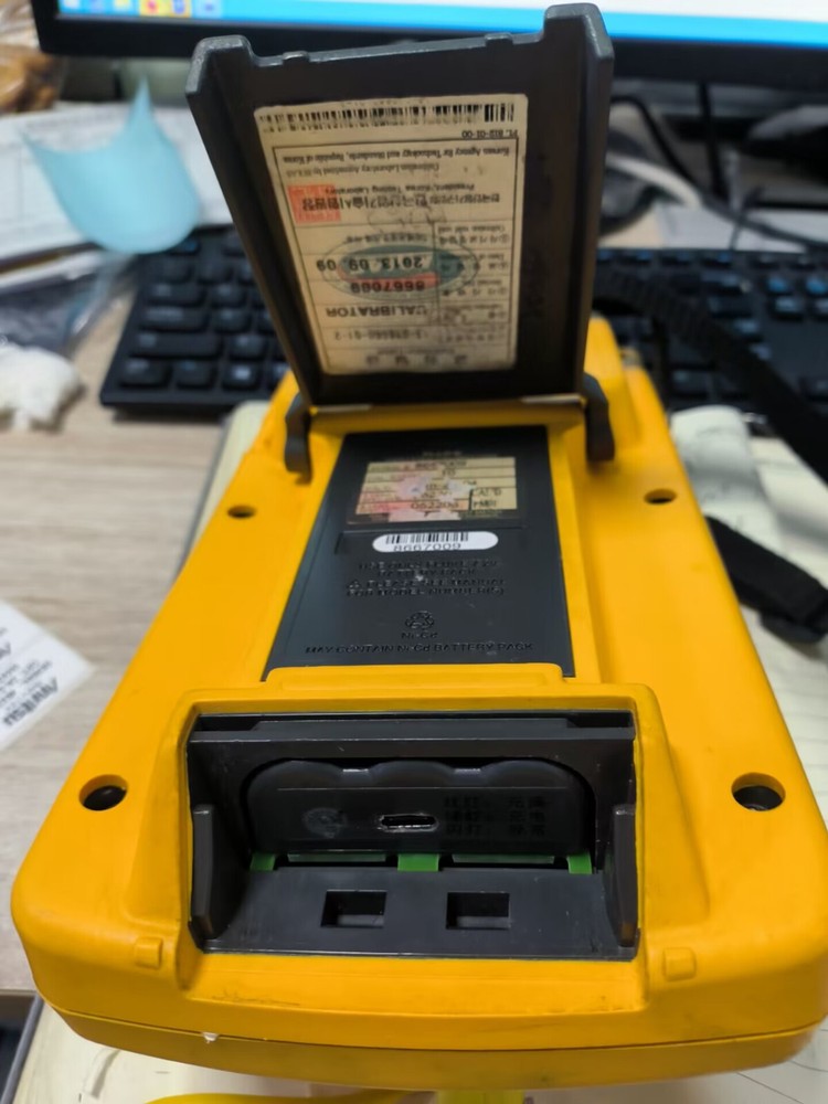 Fluke 744 Documenting Multifunction Process Calibrator