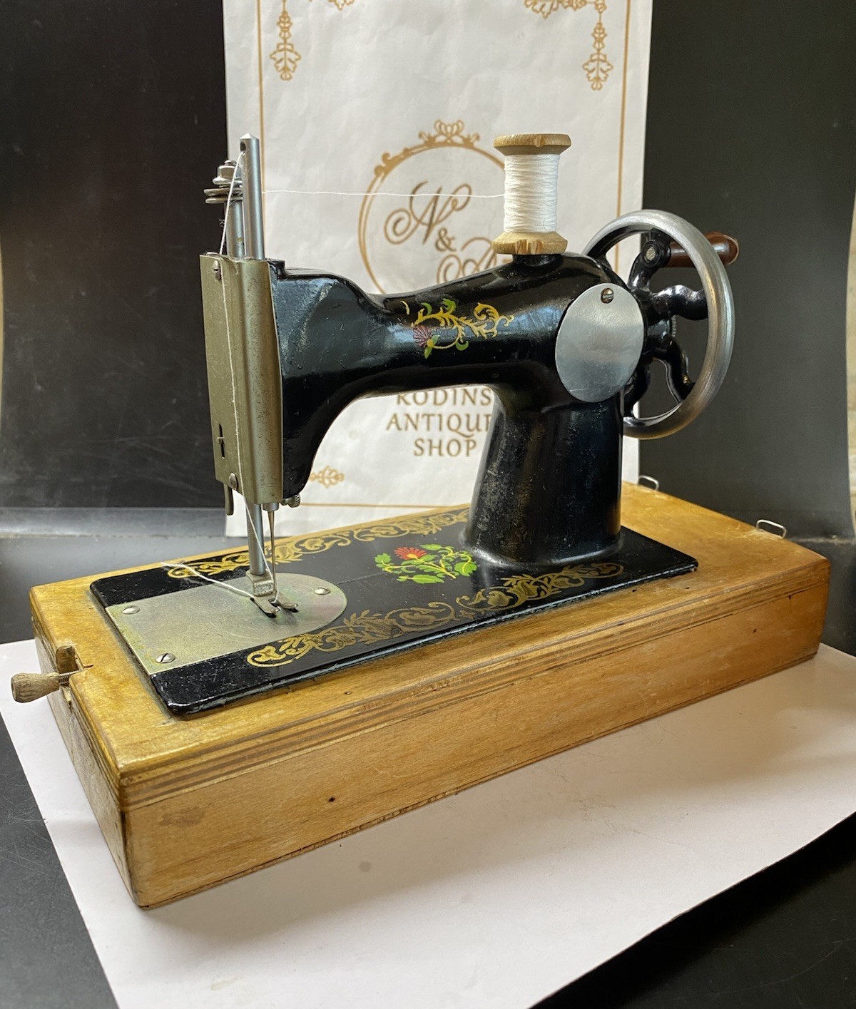 VINTAGE Original Children Toy Mini Sewing Machine In The Bakelite Case Working