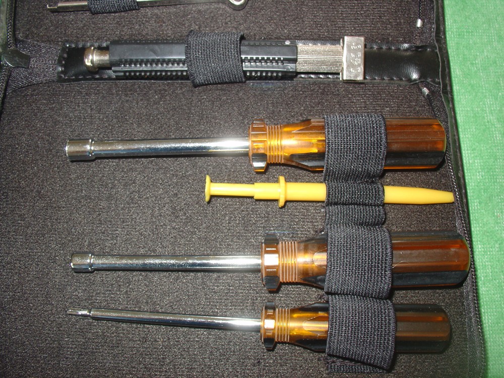 DATA-TECH INSTITUTE COMPUTER SERVICE TOOL KIT 10 PIECES IN ORIGINAL CASE