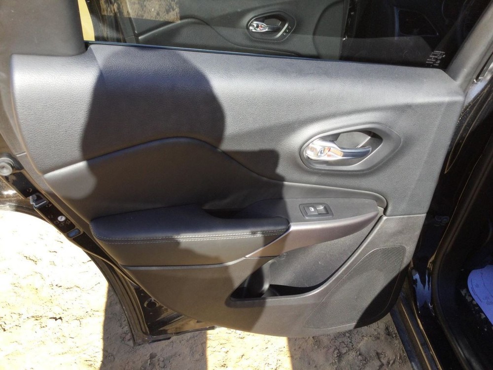 CHEROKEE 2019 Glove Box 4915157