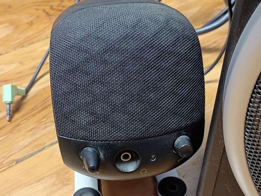 Logitech Z-340 Computer Subwoofer And Speaker System With 1.3 Megapixel Camera