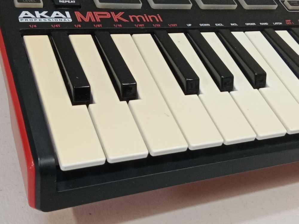 Akai MPK Mini Electronic 25 Key USB Digital Keyboard Controller MPC+Snowball Mic