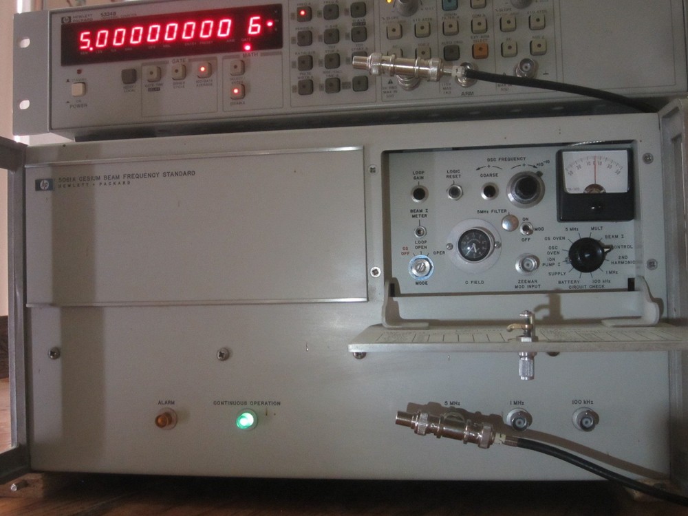HP-5061A Cesium Frequency Standard - Parts Only - Complete Unit