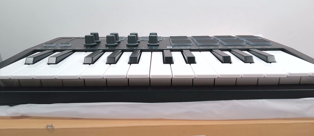Vangoa - MIDI Keyboard Controller - 25 Keys - VMK25 - Black - OpenBox
