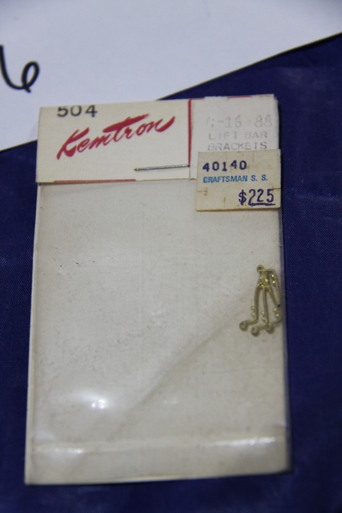 U40140.-Precision Scale Brackets, coupler lift bar