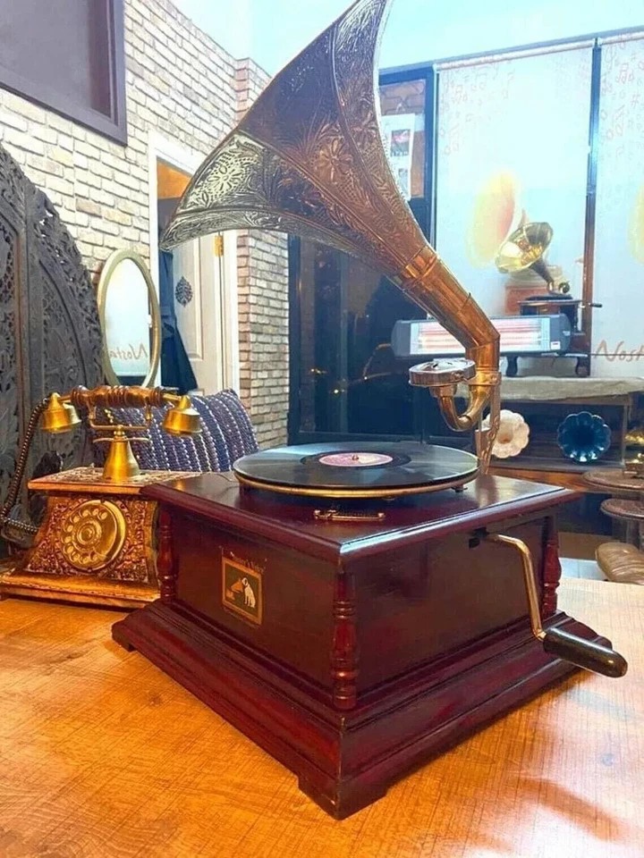 Antique HMV Gramophone Fully Functional Working Phonograph, win-up record player