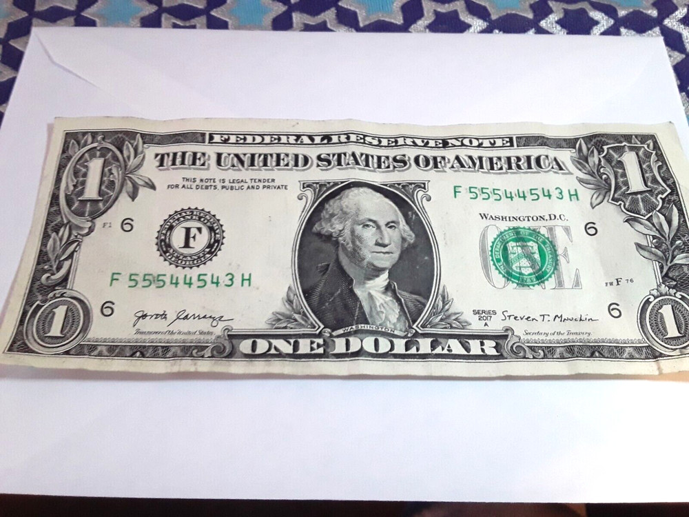 one dollar serial number print error. Ink between numbers