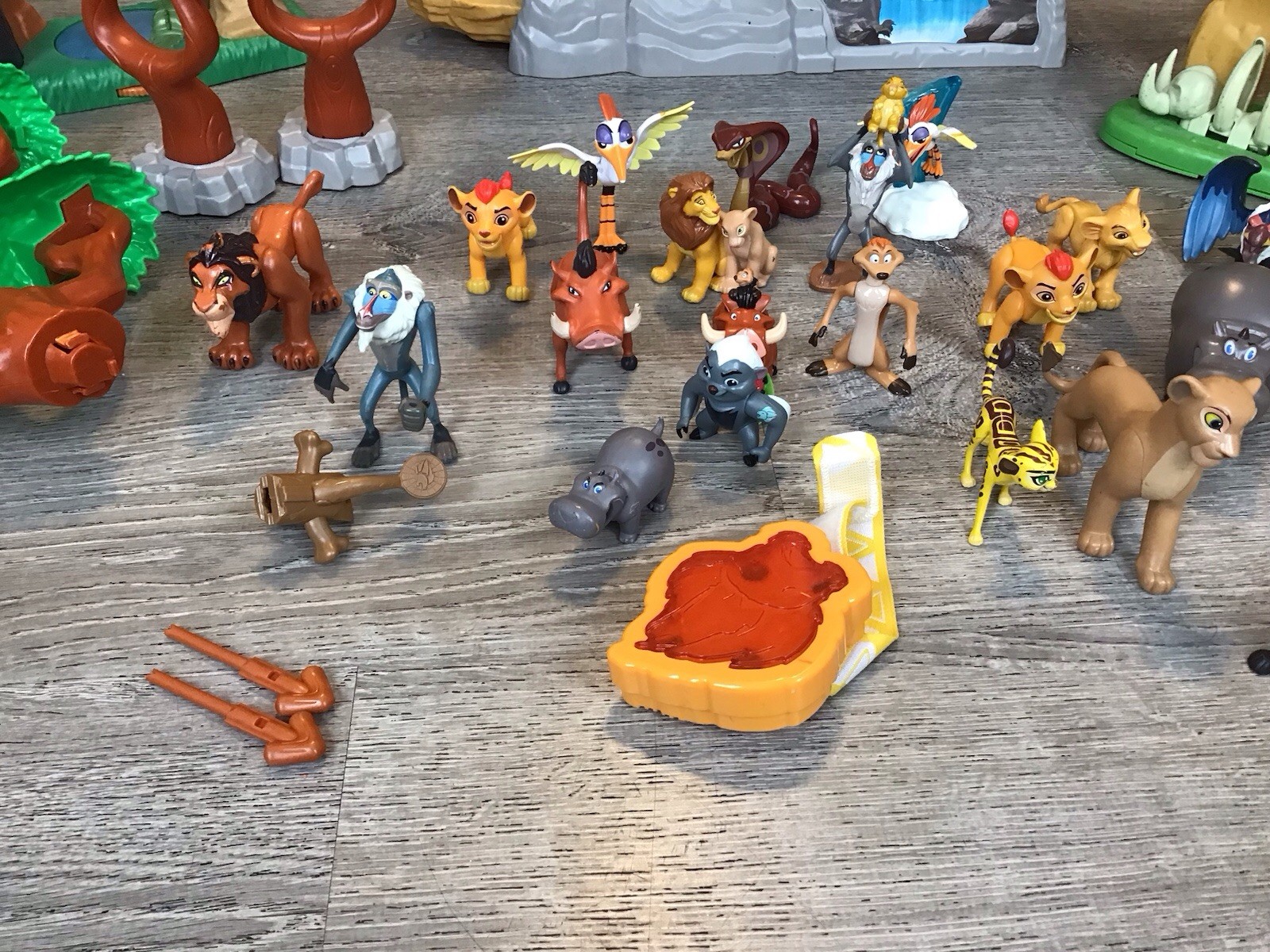 Disney Lion King Lion Guard Training Lair / Defend The Land / Rise Of Scar LOT