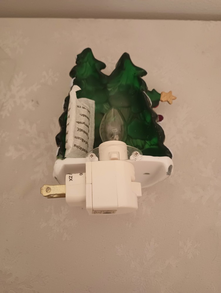 Disney Pluto & Mickey Mouse Nightlight Christmas Tree Doghouse Plug In