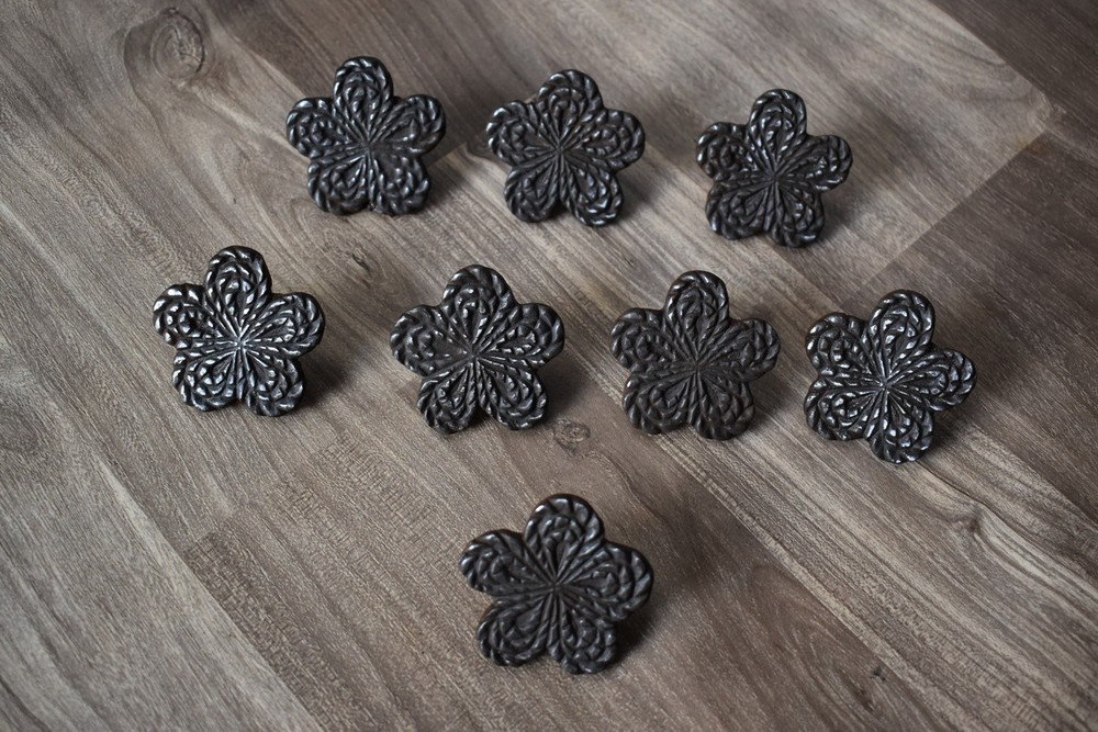 Vintage cast iron Floral cabinet drawer door knobs handles pull rustic 8 pcs