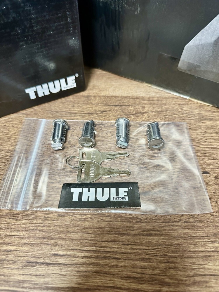 Thule Edge Flush Rail Foot Pack 720601 + Thule Kit 186007 + Thule Locks (BUNDLE)